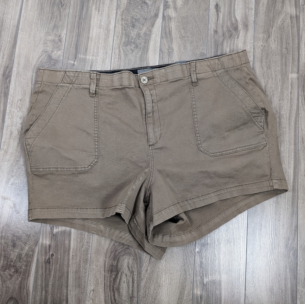 NWT Torrid Chino Shorts Size 24